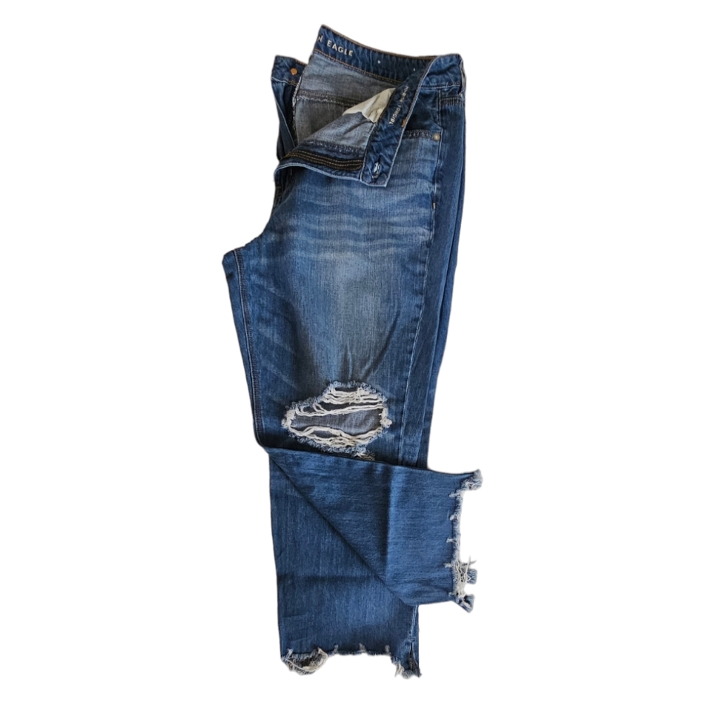 American Eagle High Rise Tomgirl Ankle length jeans. Sz 18. Distressed blue NWOT